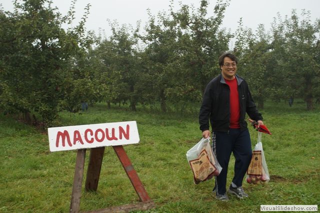 Brian with Apples, Al Ferri Apple Farm