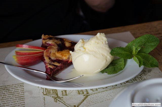 Raspberry Pie with Ice Cream