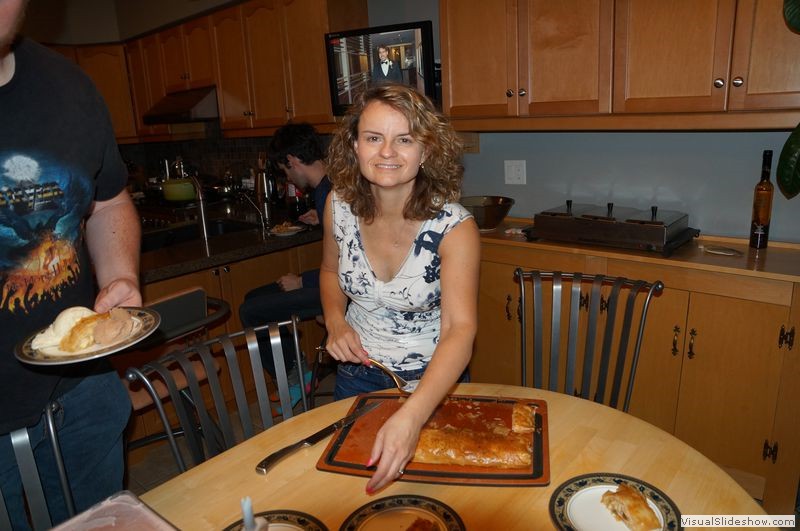 Rhonda Serving the Apple Streudel
