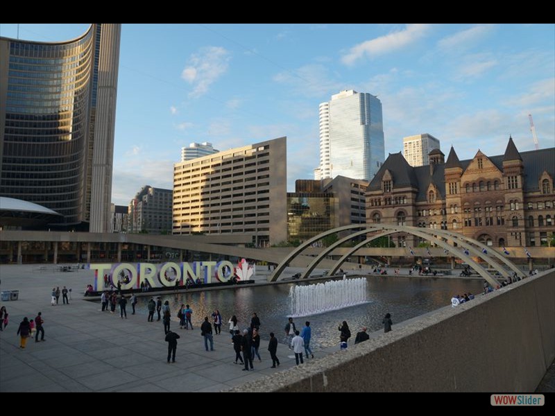 Nathan Phillips Square in Toronto 08