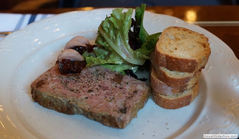 Taverne Square Dominion - Rustic Port Terrine