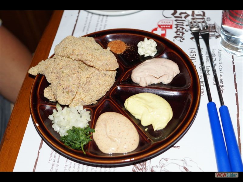 Au Mazot Suisse Restaurant - Fried Chicken Fondue