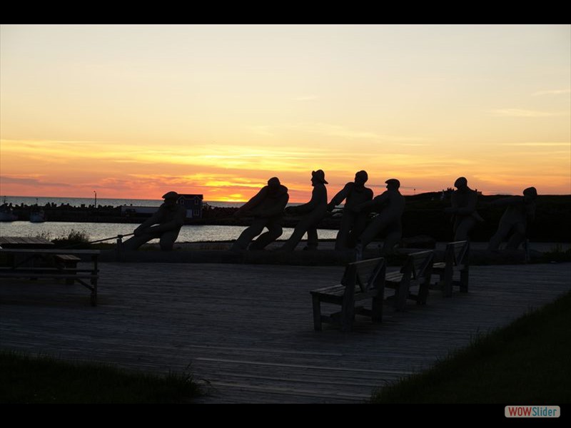 L'Etang du Nord - Statue with Sunset