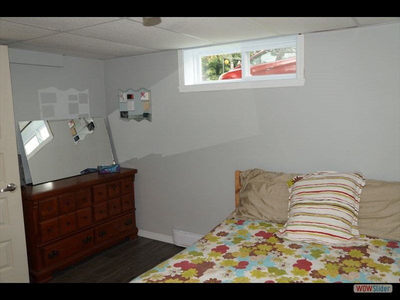 Maison rénovée, grande cour 02